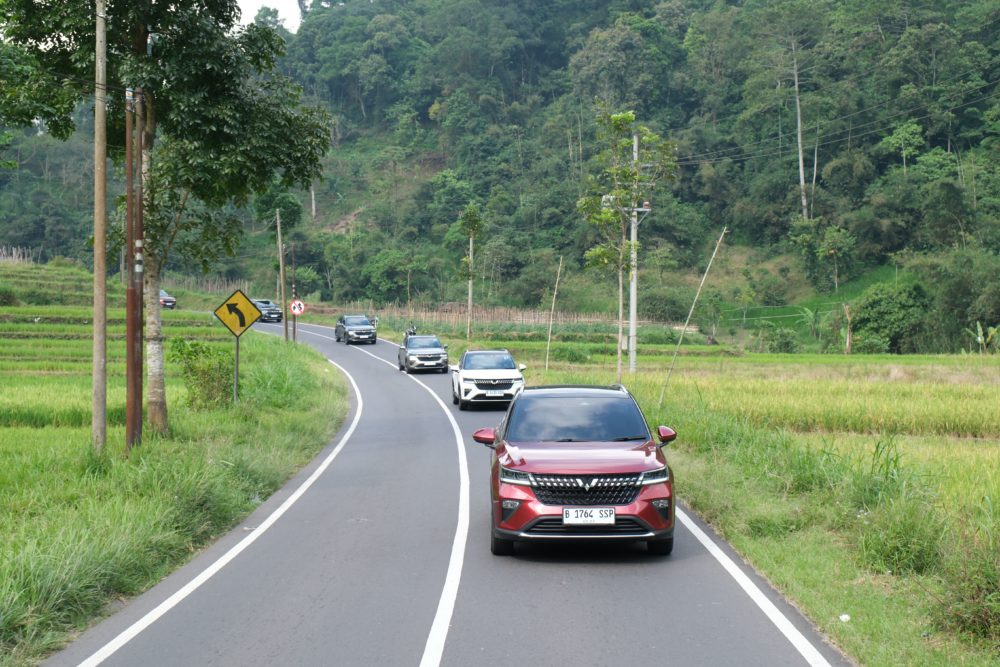 All at Once Driving Experience Ajak Media Nikmati Jalur Pegunungan Bersama Wuling Alvez 2