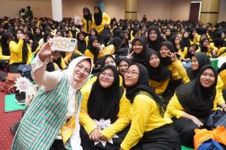Airin Rachmi Diany hadir sebagai pembicara dalam kegiatan Pengenalan Kehidupan Kampus bagi Mahasiswa Baru (PKKMB) Universitas Muhammadiyah Jakarta (UMJ) 2023, di Ciputat, Kota Tangerang Selatan, Senin (18/9/2023).